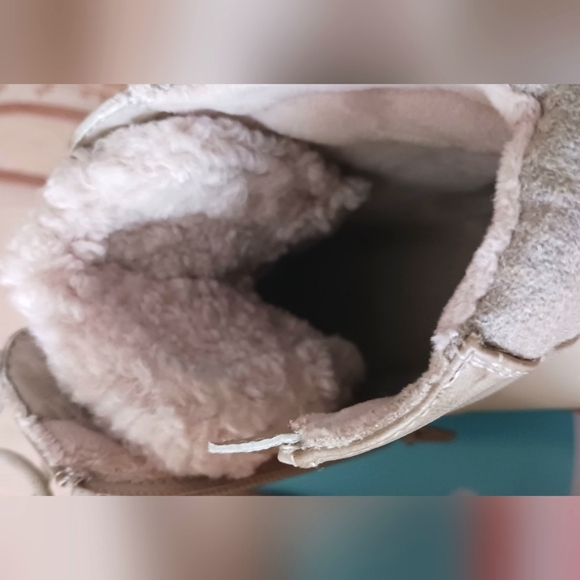 Bare Traps Nasha Wedge Heel Hiker Boots 9.5M Taupe EUC Like new! - Picture 9 of 16